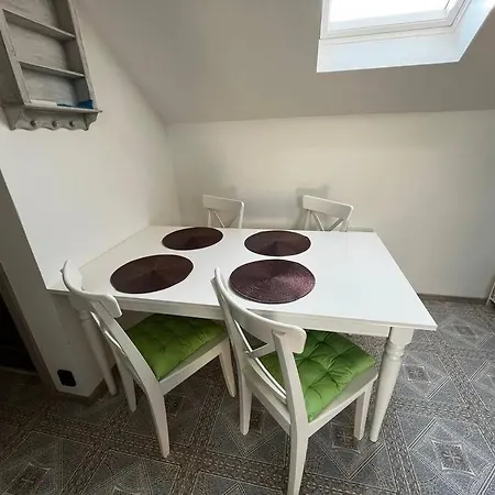 Apartamento Příjemný Podkrovní S Parkováním Na Pozemku. *