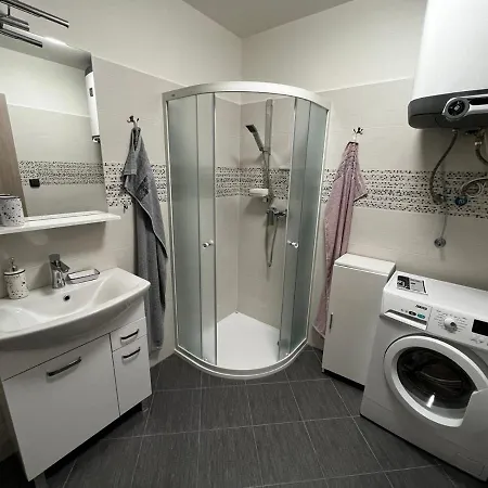 Apartamento Příjemný Podkrovní S Parkováním Na Pozemku.