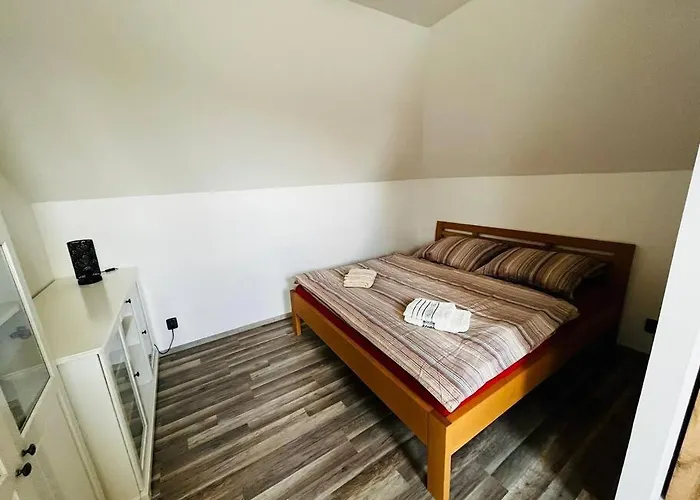 Apartamento Příjemný Podkrovní S Parkováním Na Pozemku. Tršice