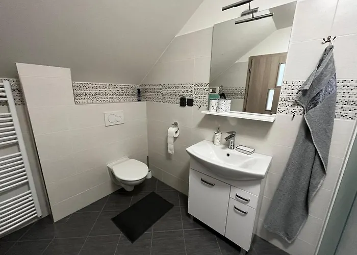 Apartamento Příjemný Podkrovní S Parkováním Na Pozemku. *
