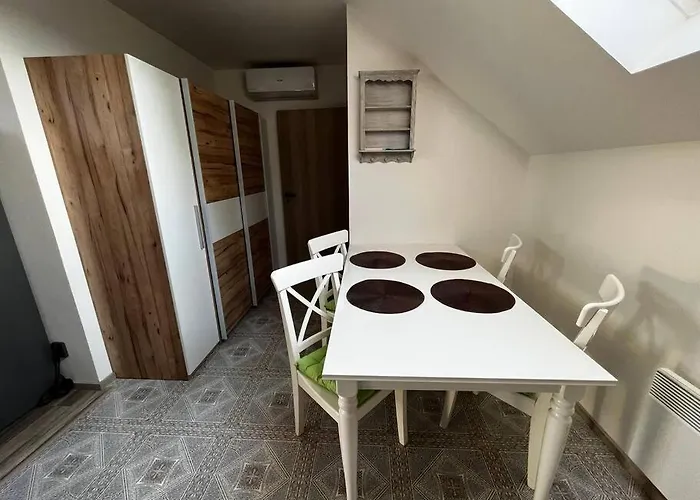 Apartamento Příjemný Podkrovní S Parkováním Na Pozemku. *