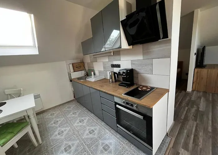 Apartamento Příjemný Podkrovní S Parkováním Na Pozemku.
