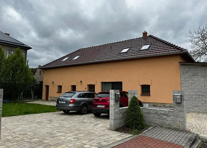 Apartamento Příjemný Podkrovní S Parkováním Na Pozemku. Tršice